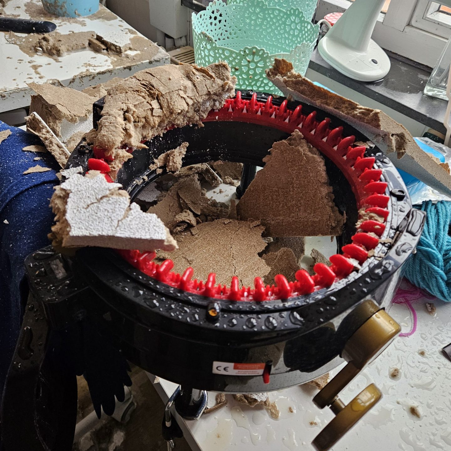 Wasserschaden im Nähsaal: Die Odenwalddeckendusche